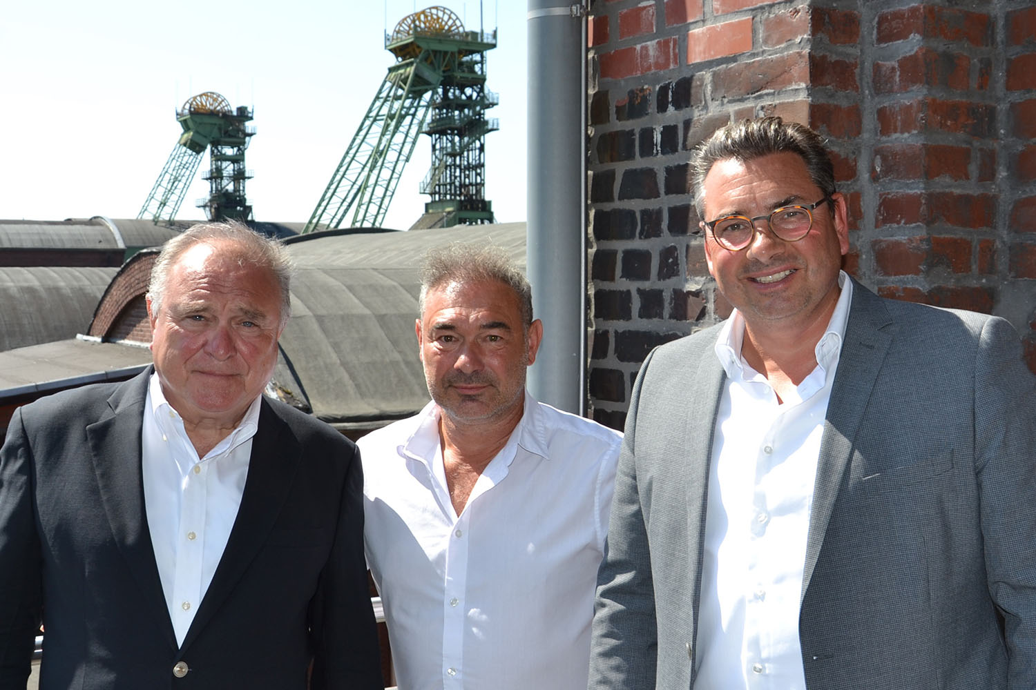 Udo Hinkelmann, Achim Bock und Dr. Alexander Berger tauschten sich über Perspektiven des auf der Zeche ansässigen Ahlener Unternehmens „SNcom“ aus