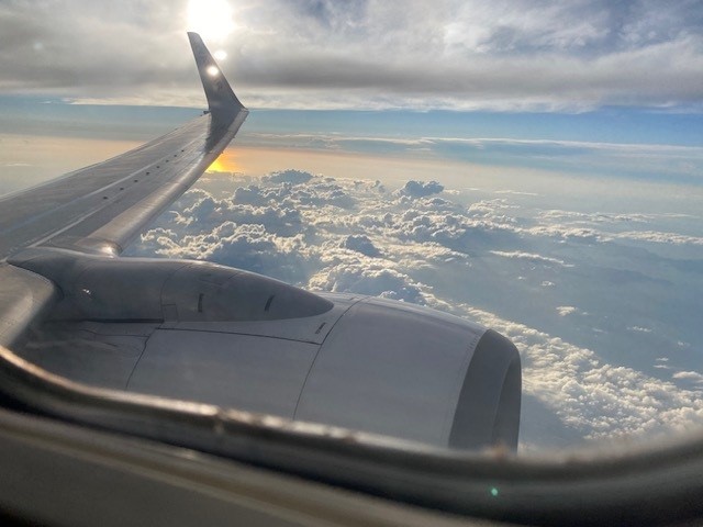Blick aus einem Flugzeug auf Wolken